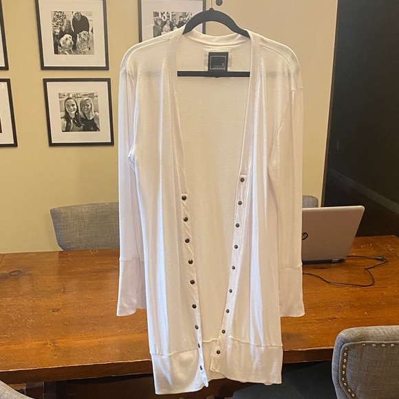 Elegant White Women's Cardigan - Picture 1 of 6